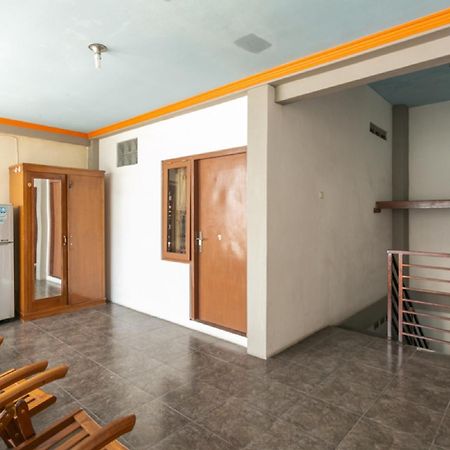 Reddoorz Syariah Near Stadion Manahan Solo 2 Dış mekan fotoğraf
