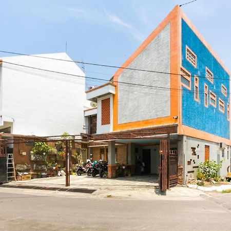 Reddoorz Syariah Near Stadion Manahan Solo 2 Dış mekan fotoğraf