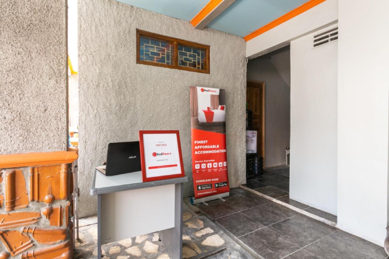 Reddoorz Syariah Near Stadion Manahan Solo 2 Dış mekan fotoğraf