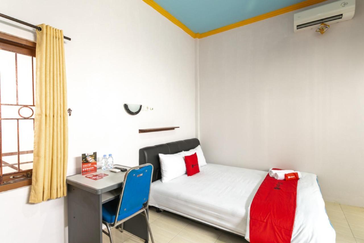 Reddoorz Syariah Near Stadion Manahan Solo 2 Dış mekan fotoğraf