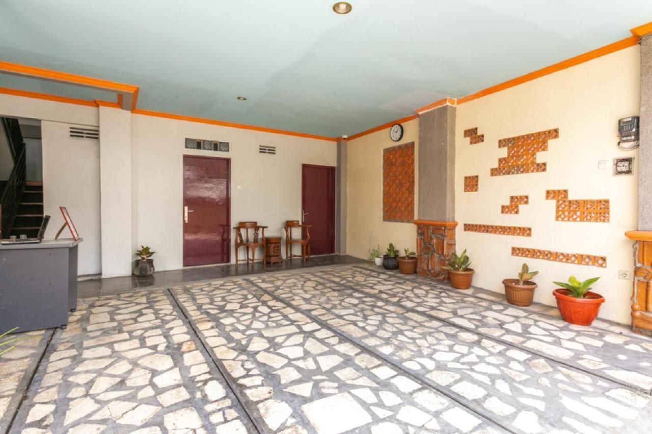 Reddoorz Syariah Near Stadion Manahan Solo 2 Dış mekan fotoğraf