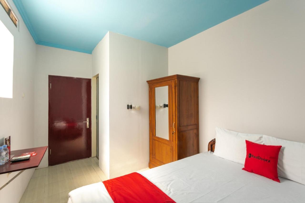 Reddoorz Syariah Near Stadion Manahan Solo 2 Dış mekan fotoğraf