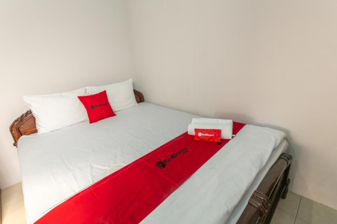 Reddoorz Syariah Near Stadion Manahan Solo 2 Dış mekan fotoğraf