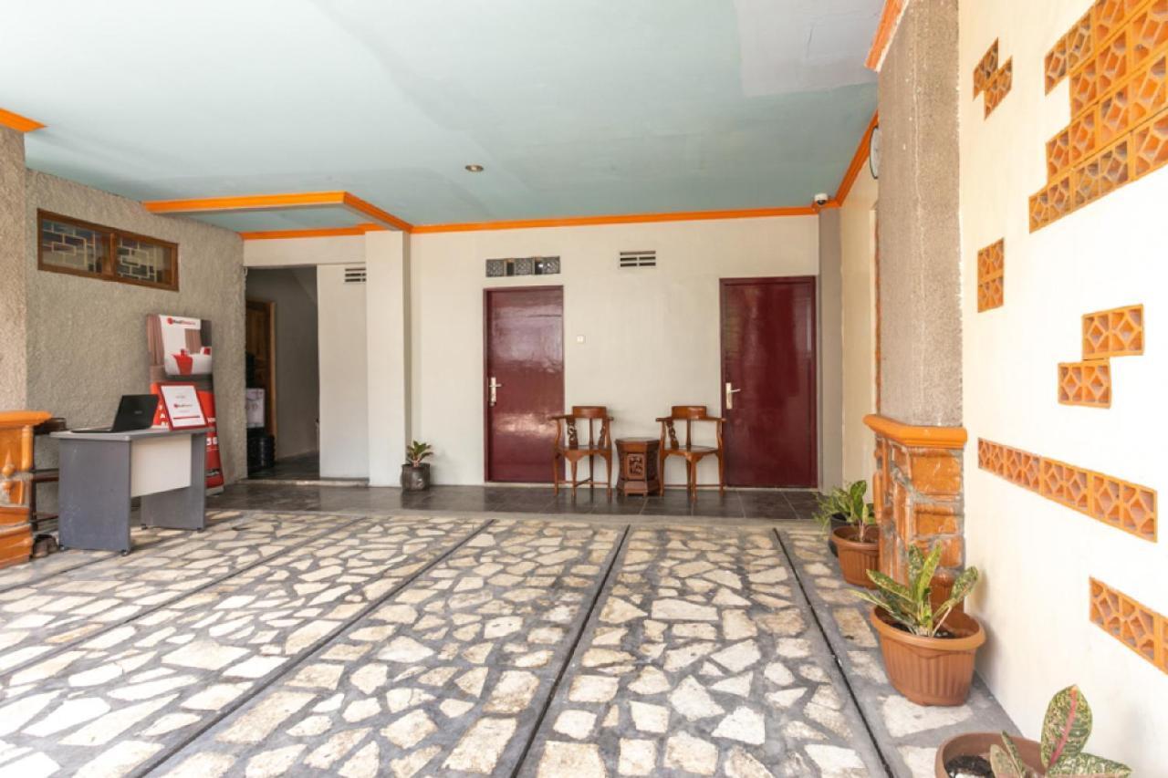 Reddoorz Syariah Near Stadion Manahan Solo 2 Dış mekan fotoğraf